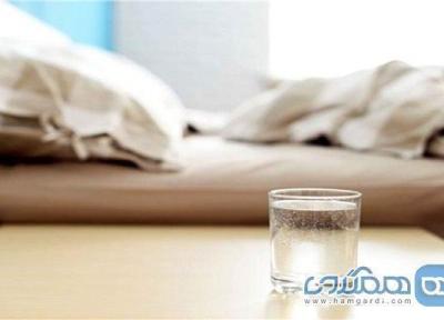 خطرات قرار دادن لیوان آب کنار رختخواب هنگام خواب